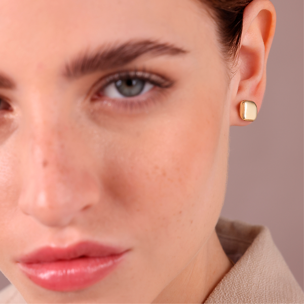 Shiny Square Lobe Earrings in 375 Gold